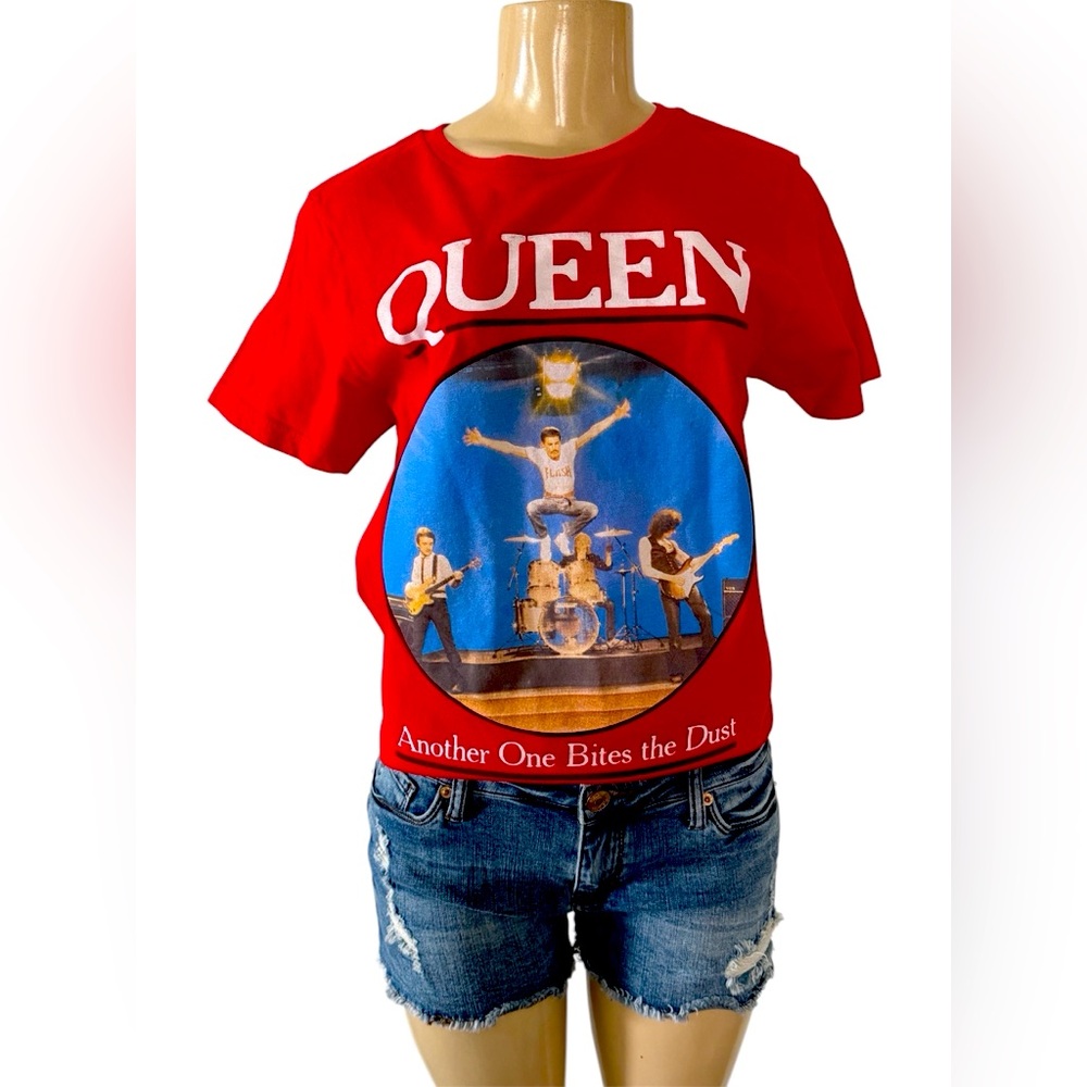 NWOT Queen “Another One Bites The Dust” Unisex Graphic Tee size Small